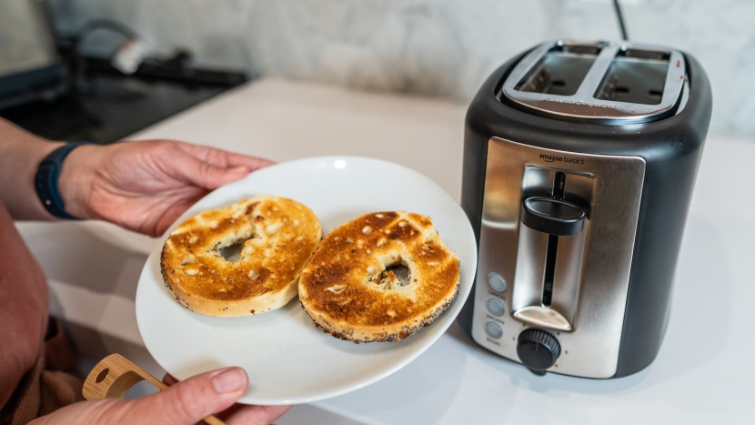 amazon basics kt-3680 - bagel lovers take note, this reasonably priced toaster makes a...