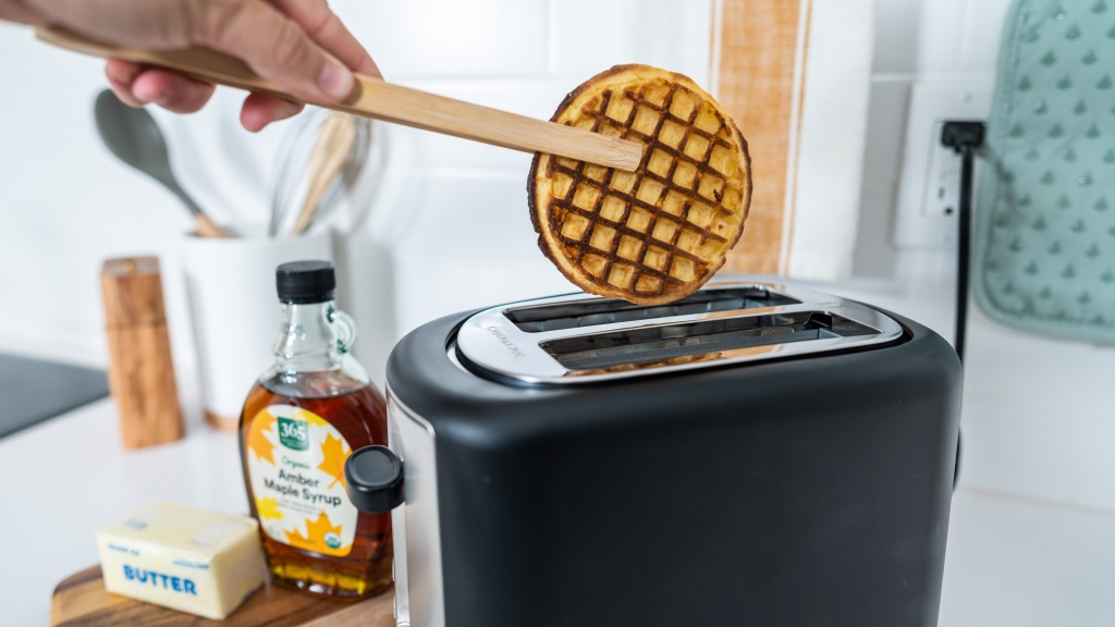 amazon basics kt-3680 - frozen pastry fans will apprecite that this toaster heats waffles to...