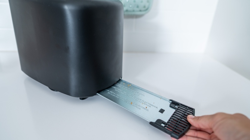 amazon basics kt-3680 - our lead tester liked that you don't have to lift the toaster to...