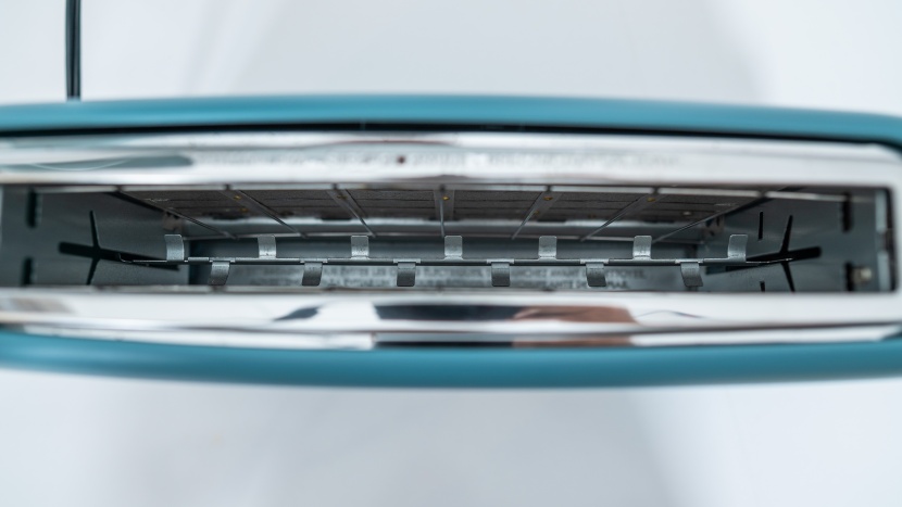 bella 2 slice slim - the long slot can accommodate two pieces of regular bread or larger...